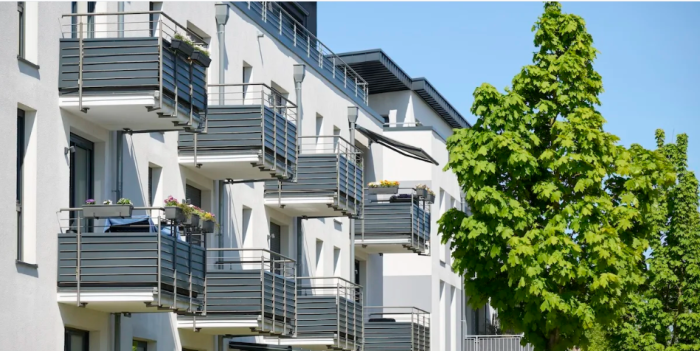 Sanatoria edilizia in condominio: quando le parti comuni possono bloccare la regolarizzazione