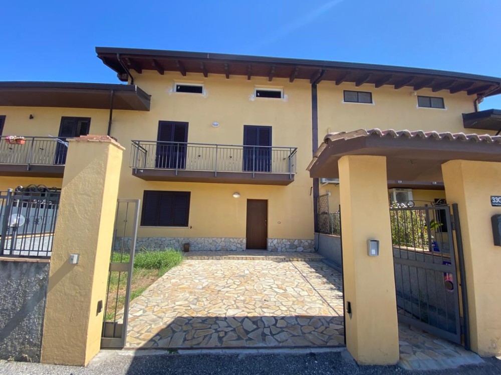 7 locali Villa For Affitto in Catanzaro,  - 1