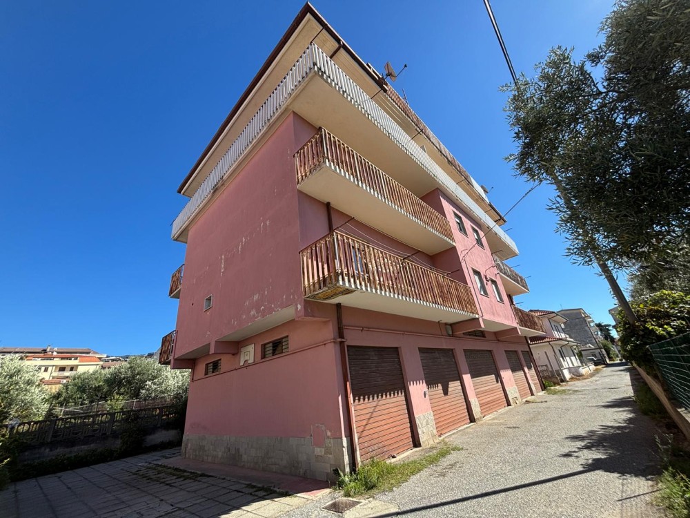 3 locali Appartamento For Vendita in Catanzaro, 