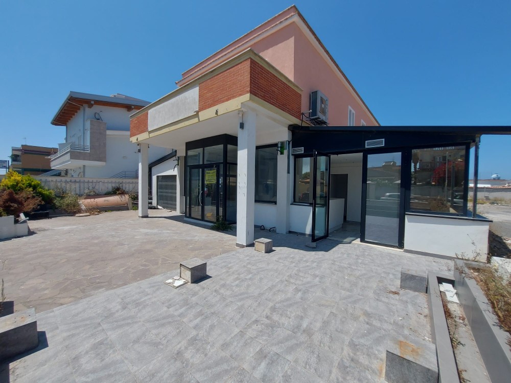 5 locali Magazzino For Vendita in Roma,  - 1