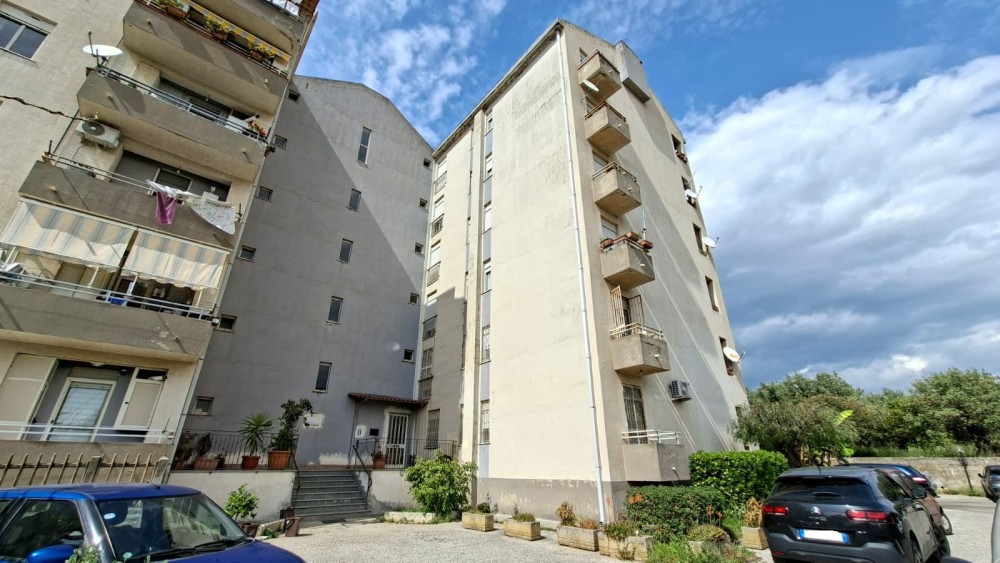 4 locali Appartamento For Vendita in Catanzaro, 