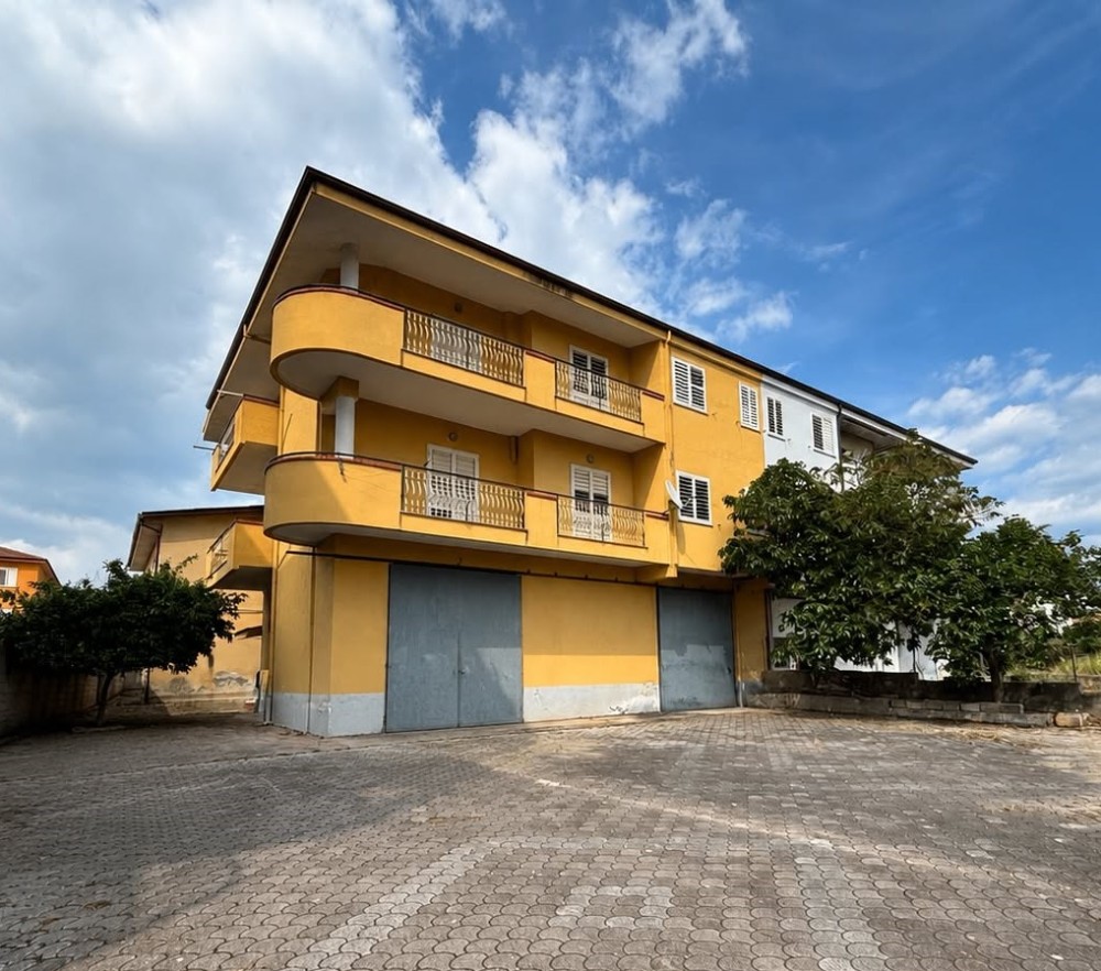 4 locali Appartamento For Vendita in Catanzaro, 