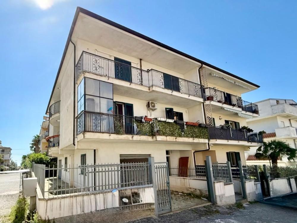 4 locali Appartamento For Vendita in Catanzaro, 