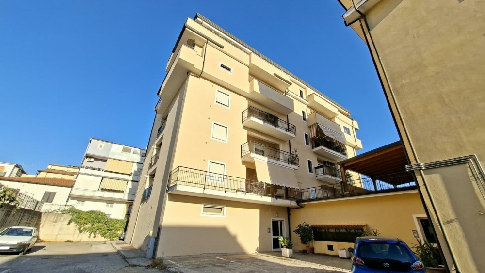 3 locali Appartamento For Vendita in Catanzaro, 