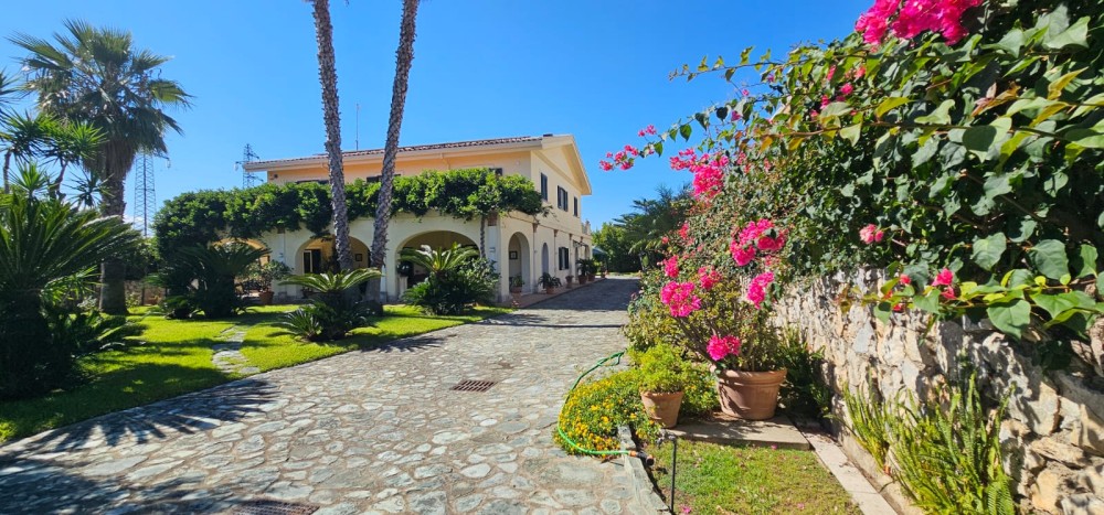 13 locali Villa For Vendita in Catanzaro,  - 1