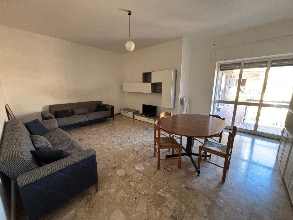 3 locali Appartamento For Affitto in Catanzaro, 